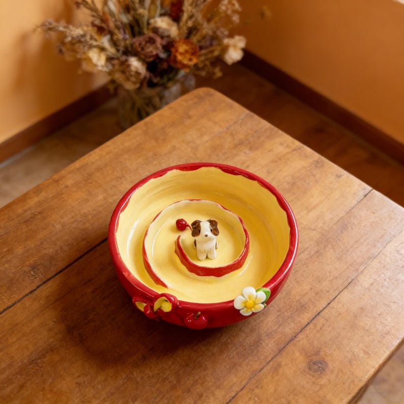 Handgefertigter Keramik Slow Feeder Hunde-/Katzennapf mit Spiral-Puzzle-Design und 3D-Welpenfigur, lebensmittelecht, spülmaschinenfest